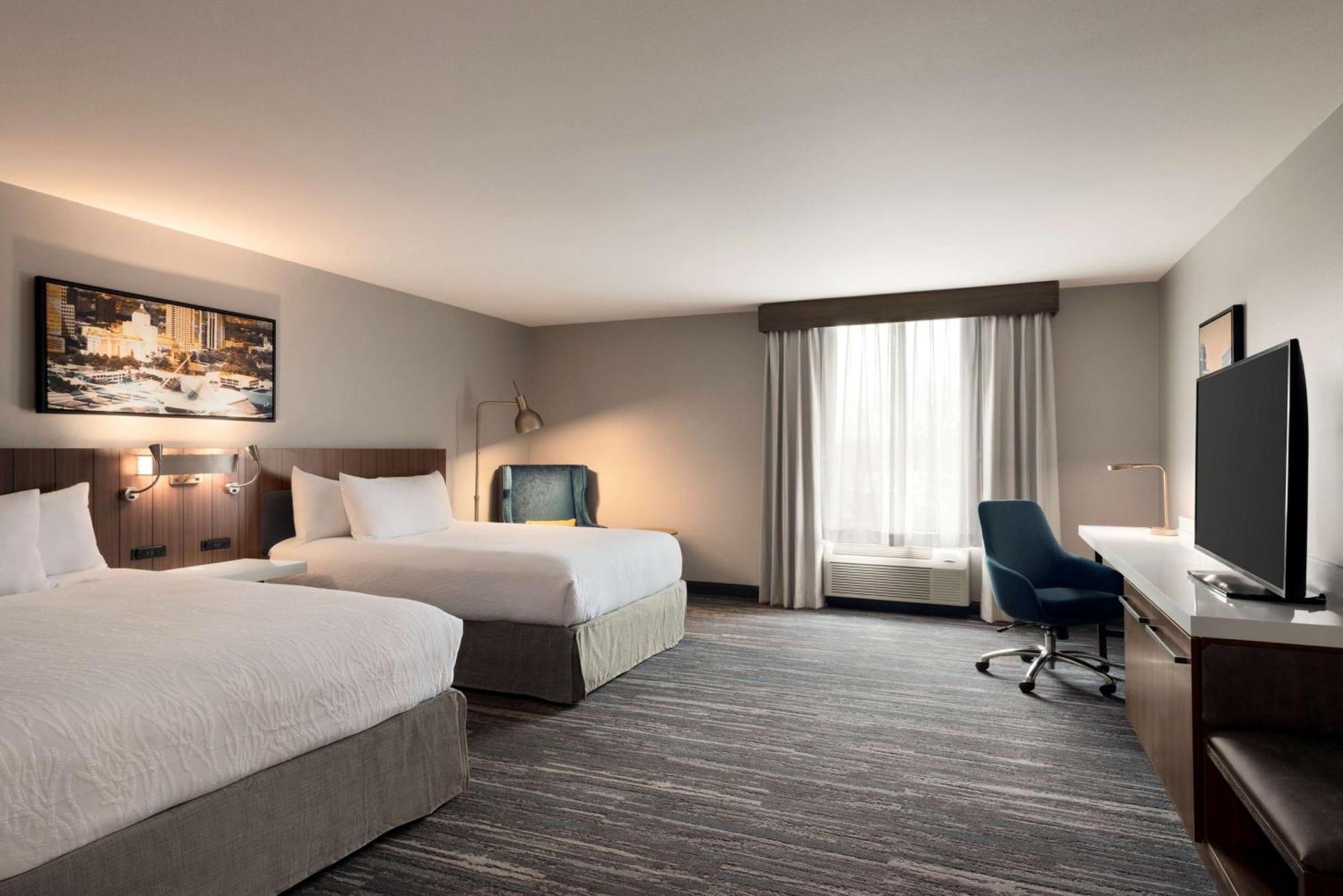 Hilton Garden Inn Milwaukee Brookfield Conference Center Ngoại thất bức ảnh