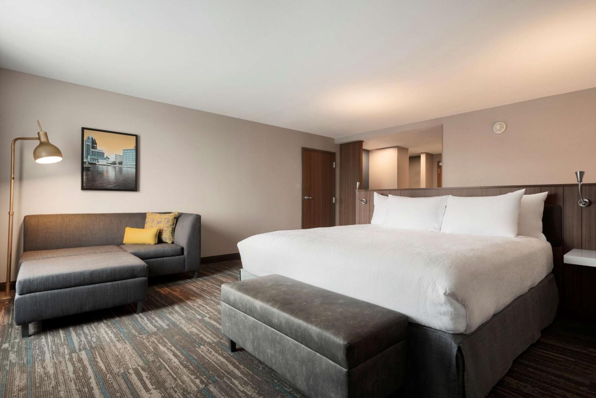 Hilton Garden Inn Milwaukee Brookfield Conference Center Ngoại thất bức ảnh