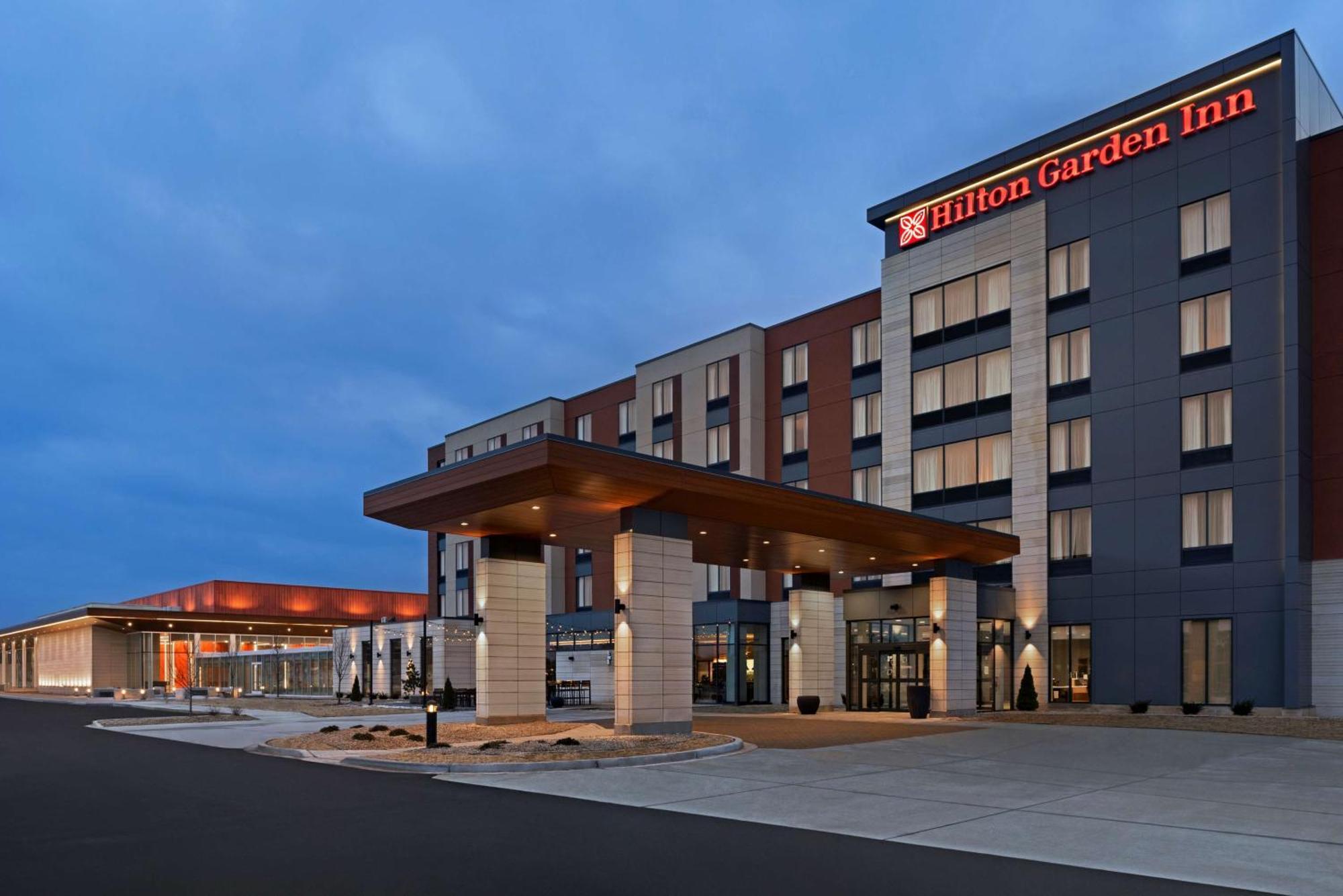 Hilton Garden Inn Milwaukee Brookfield Conference Center Ngoại thất bức ảnh