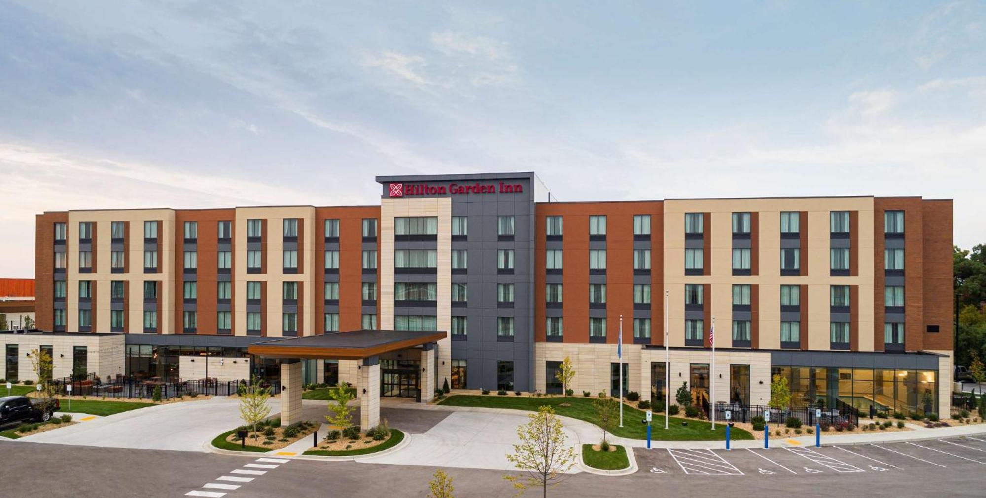 Hilton Garden Inn Milwaukee Brookfield Conference Center Ngoại thất bức ảnh