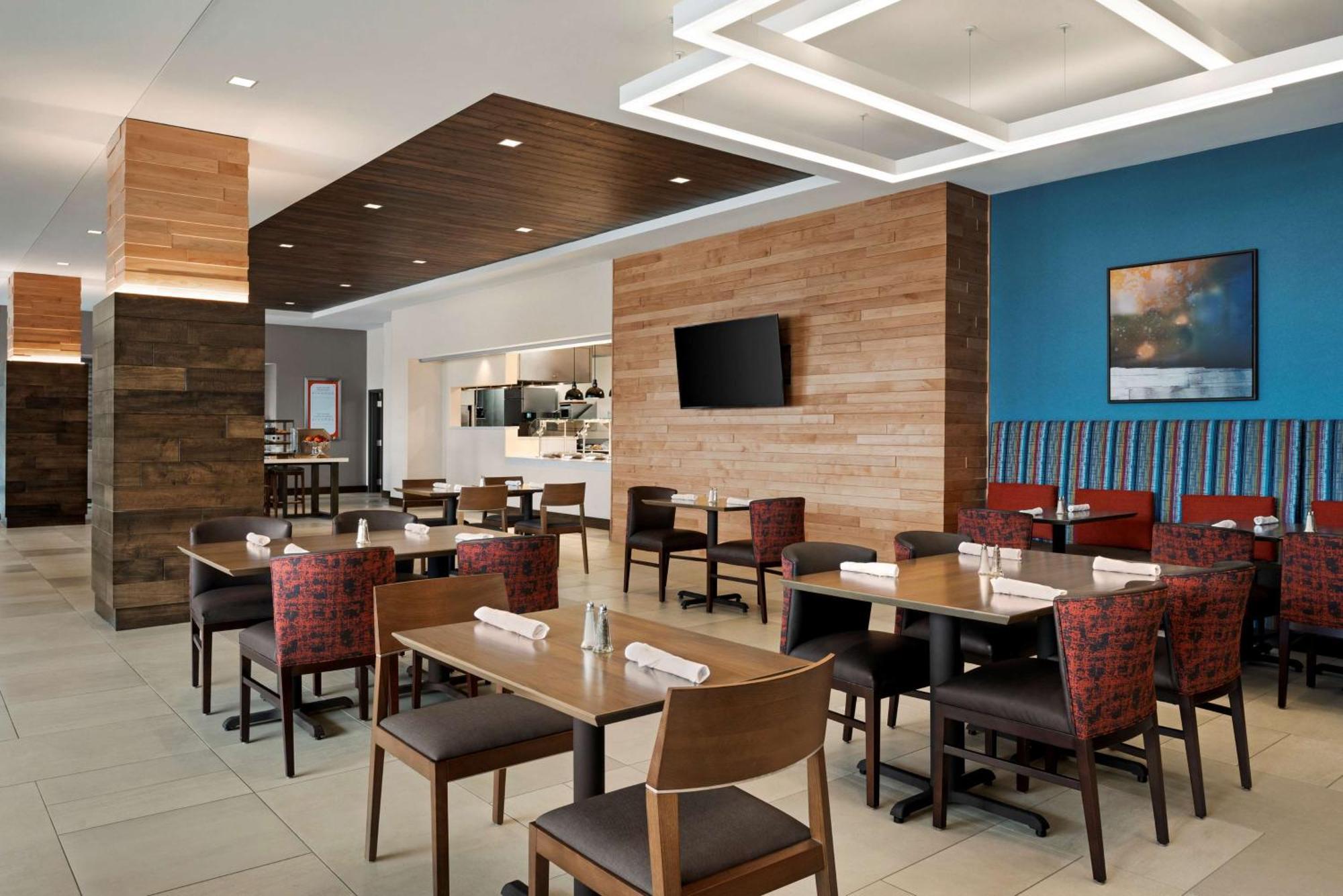 Hilton Garden Inn Milwaukee Brookfield Conference Center Ngoại thất bức ảnh